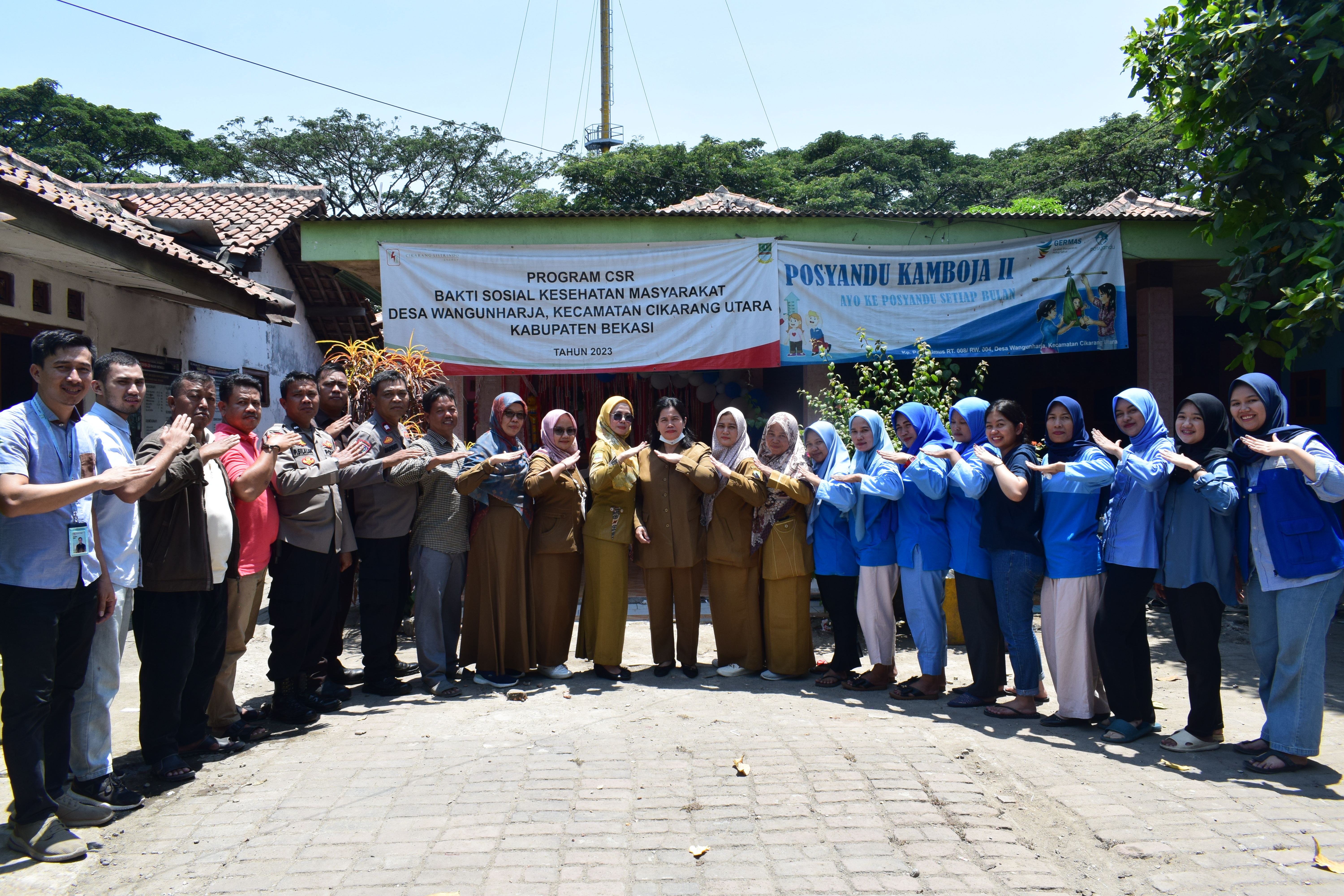 Program pengobatan dan posyandu